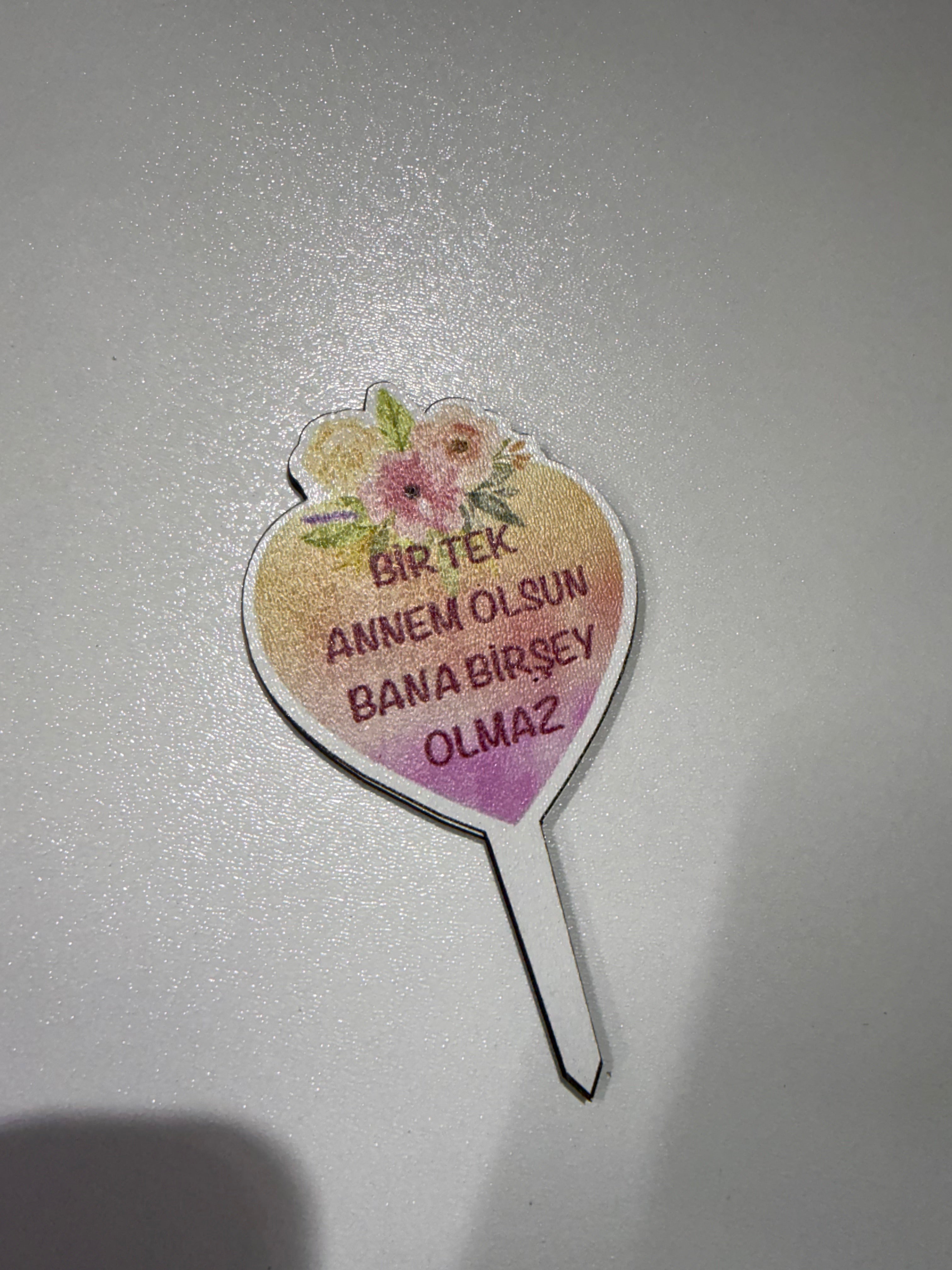🌸 10’lu: Ahşap Kalp Formlu "Bir Tek Annem Olsun" Topper Seti