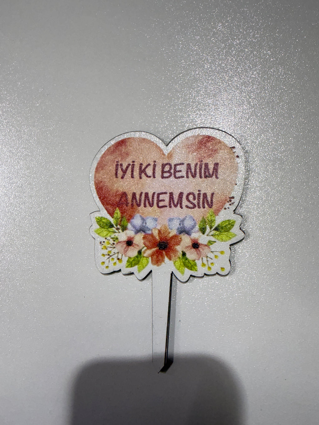🌸 10’lu Paket: Ahşap Kalp "İyi Ki Benim Annemsin" Pasta Topper Seti