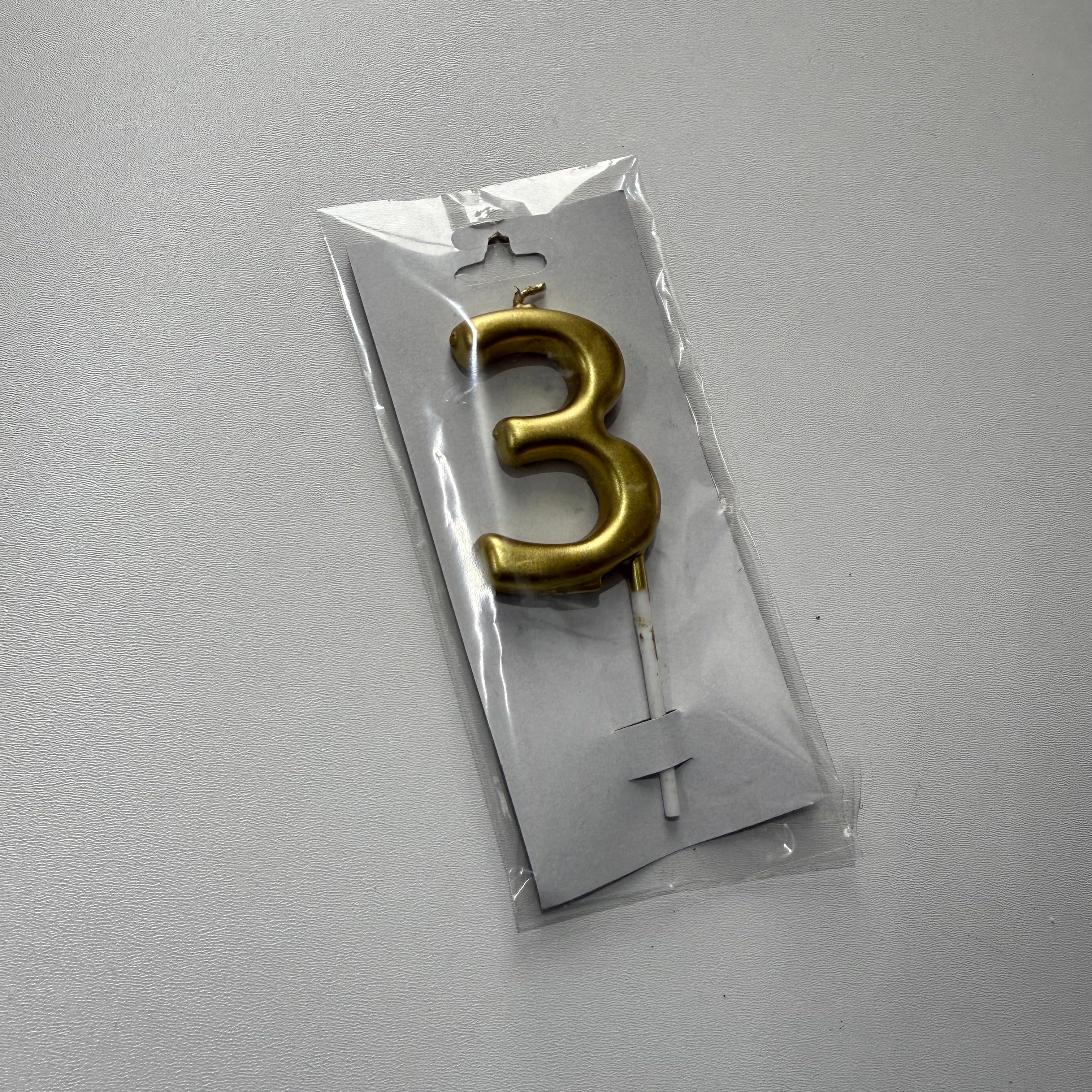 20’li (3) Rakamı Gold (Altın) Mum Serisi – "Kutlamaların En Dinamik Işıltısına Lüks Bir İmza