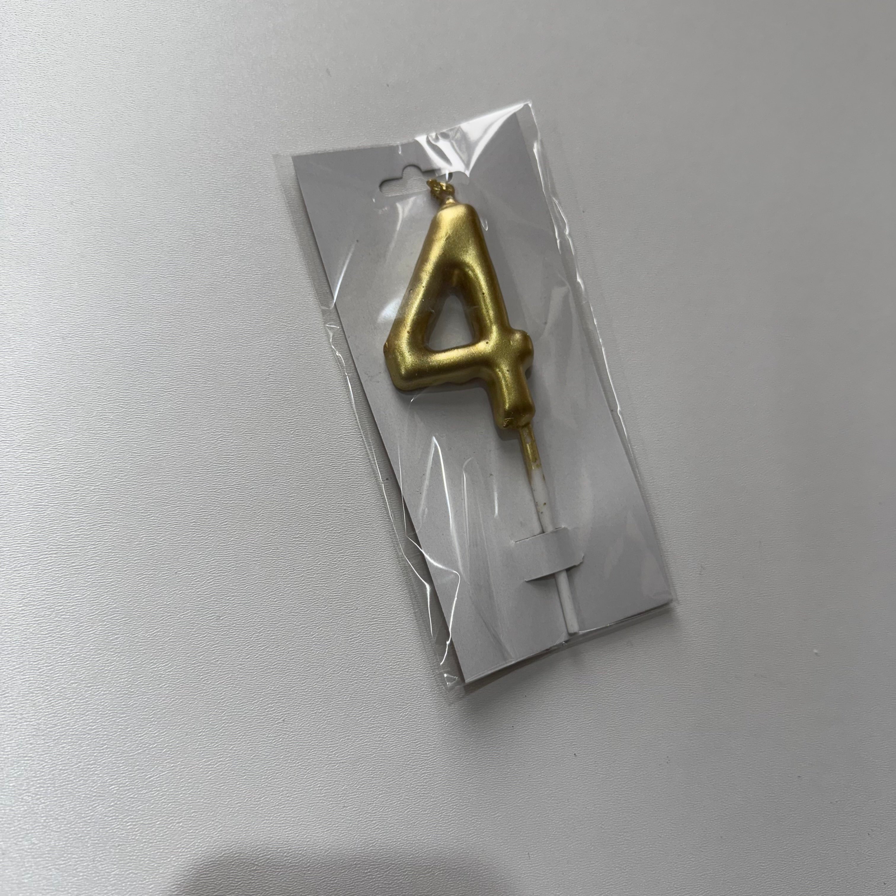 20’li (4) Rakamı Gold (Altın) Mum Serisi – "Yeni Yaşın Enerjisine Lüks Bir İmza