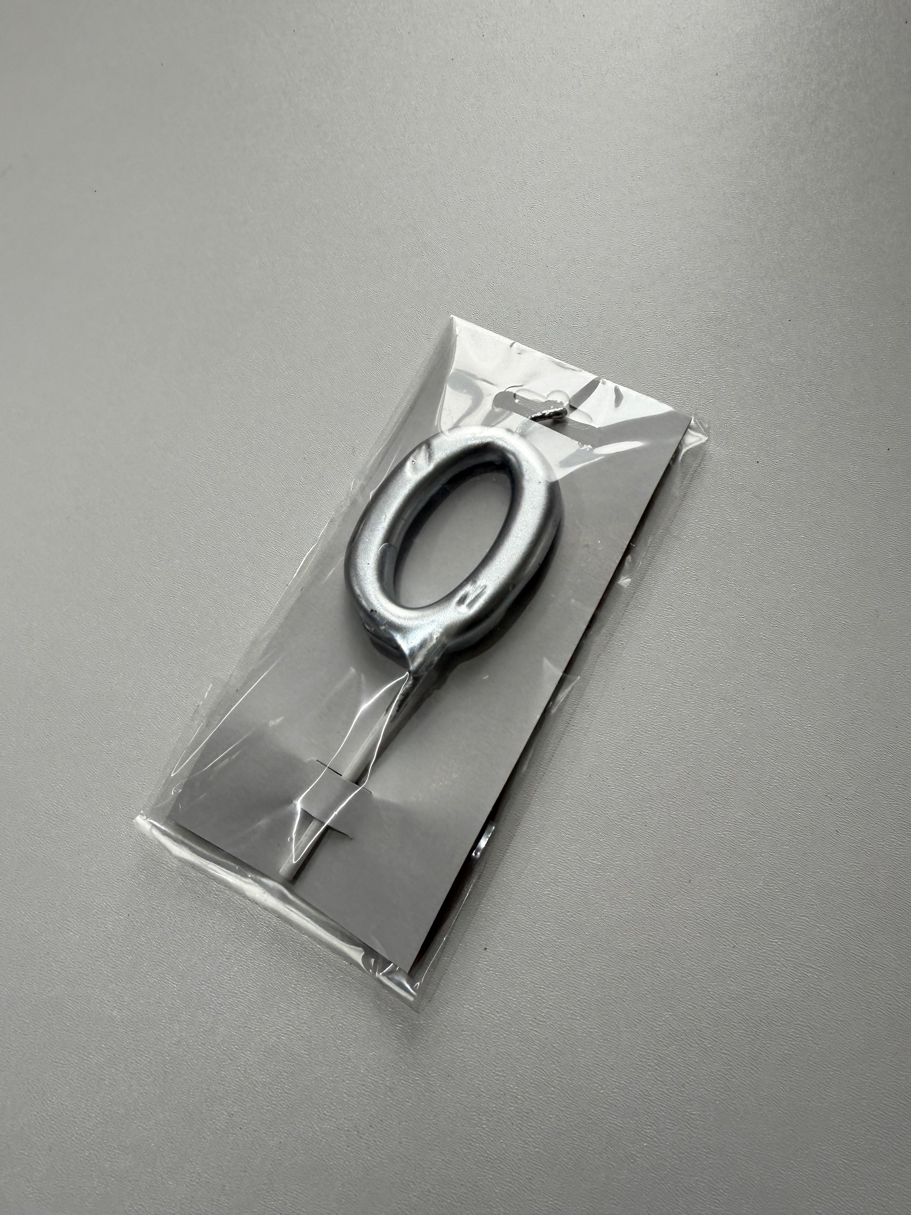 20’li Paket Gümüş (Silver) Rakam Mum Serisi – "Yaş Kutlamalarına Modern ve Parlak Bir İmza"