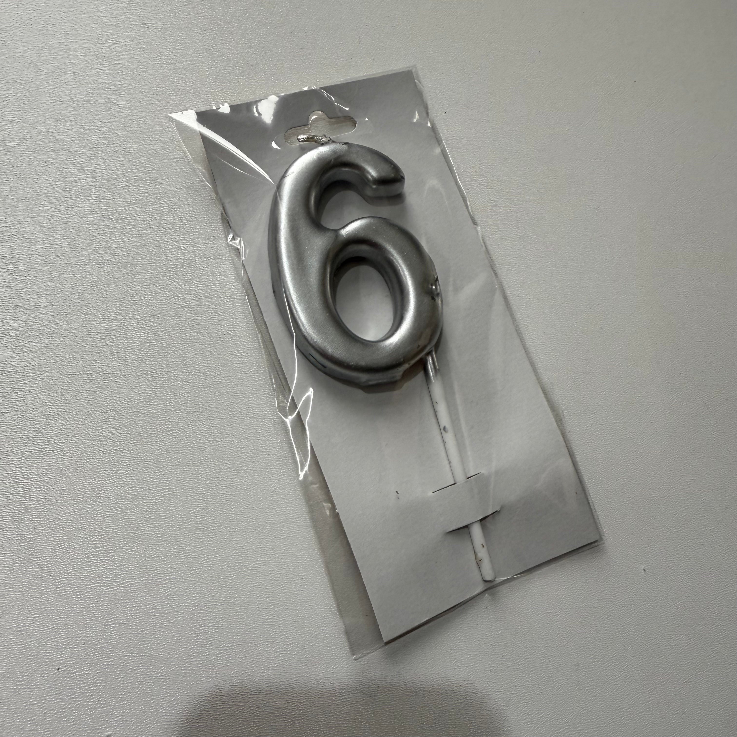 20’li (6) Rakamı Gümüş (Silver) Mum Serisi – "Kutlamaların En Şık Dönüşüne Parlak Bir İmza