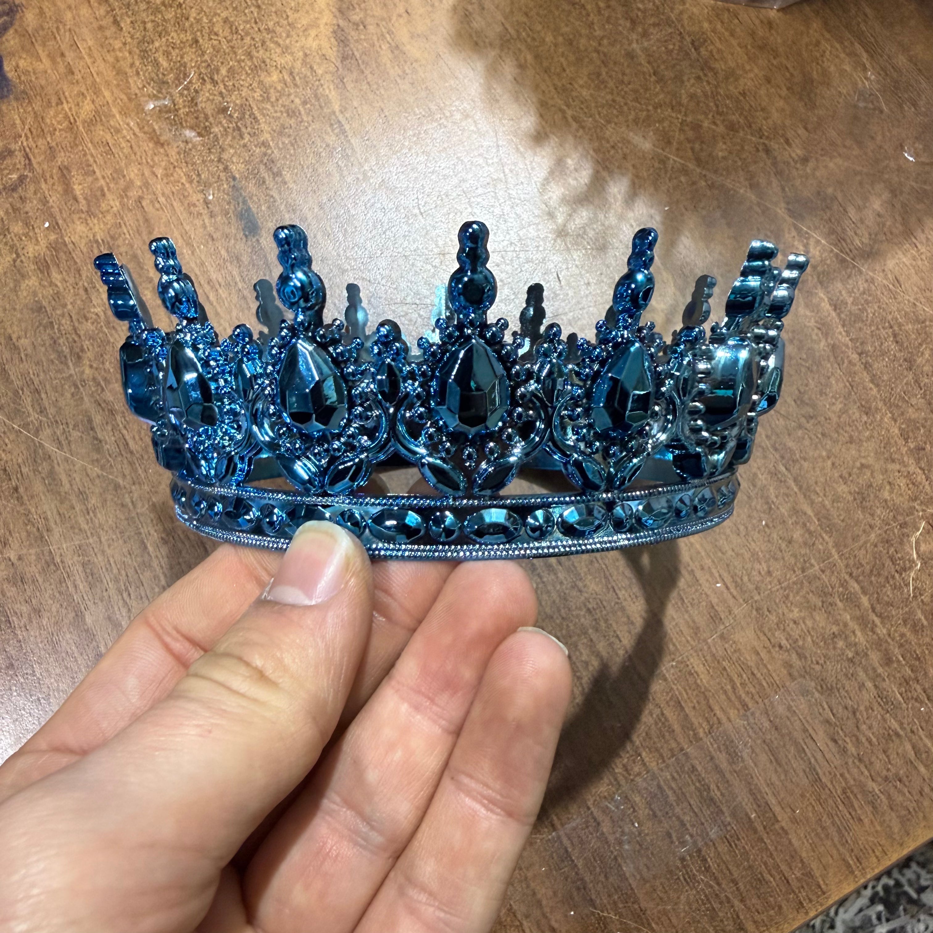 (5 Adet) Doğum Günü Kızı Temalı Işıltılı Parti Tacı – Gümüş Metalik Görünümlü