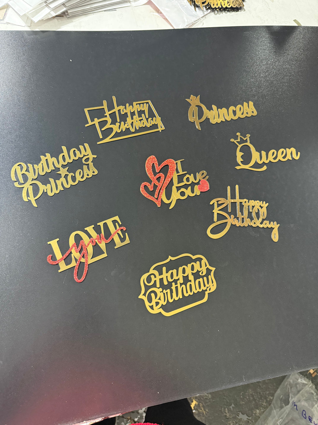 10-Piece Gold Mirrored Plexiglass Love Sign - Modern Cake Topper