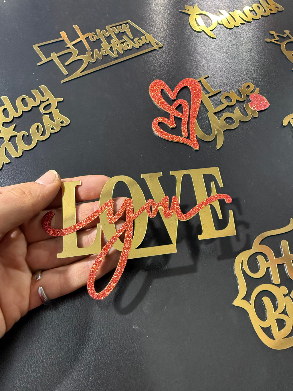 10-Piece Gold Mirrored Plexiglass Love Sign - Modern Cake Topper