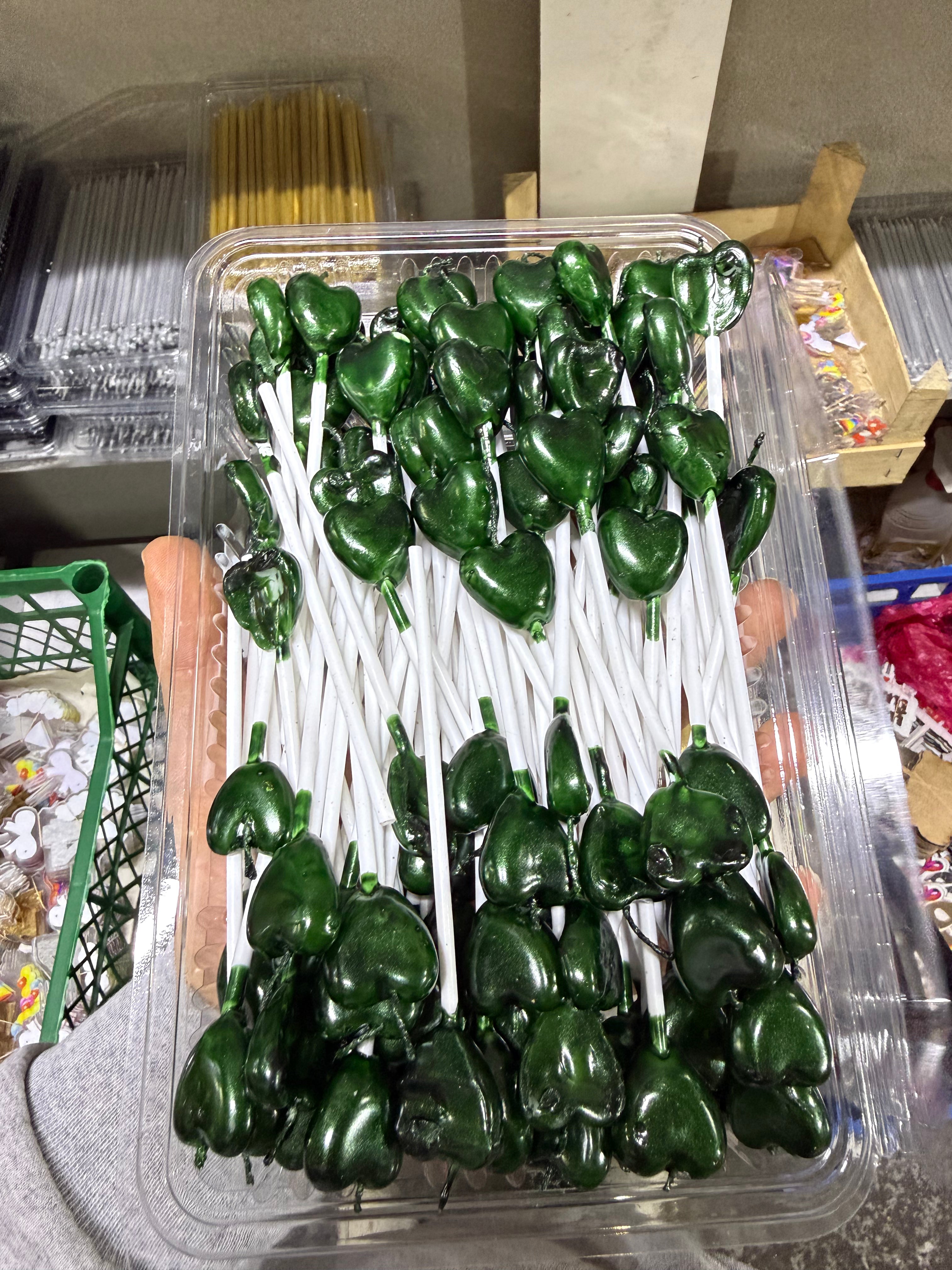 100-Pack: Metallic Green Heart Cake Candle Set – "Add the Nobility and Sparkle of Nature to Your Celebrations"