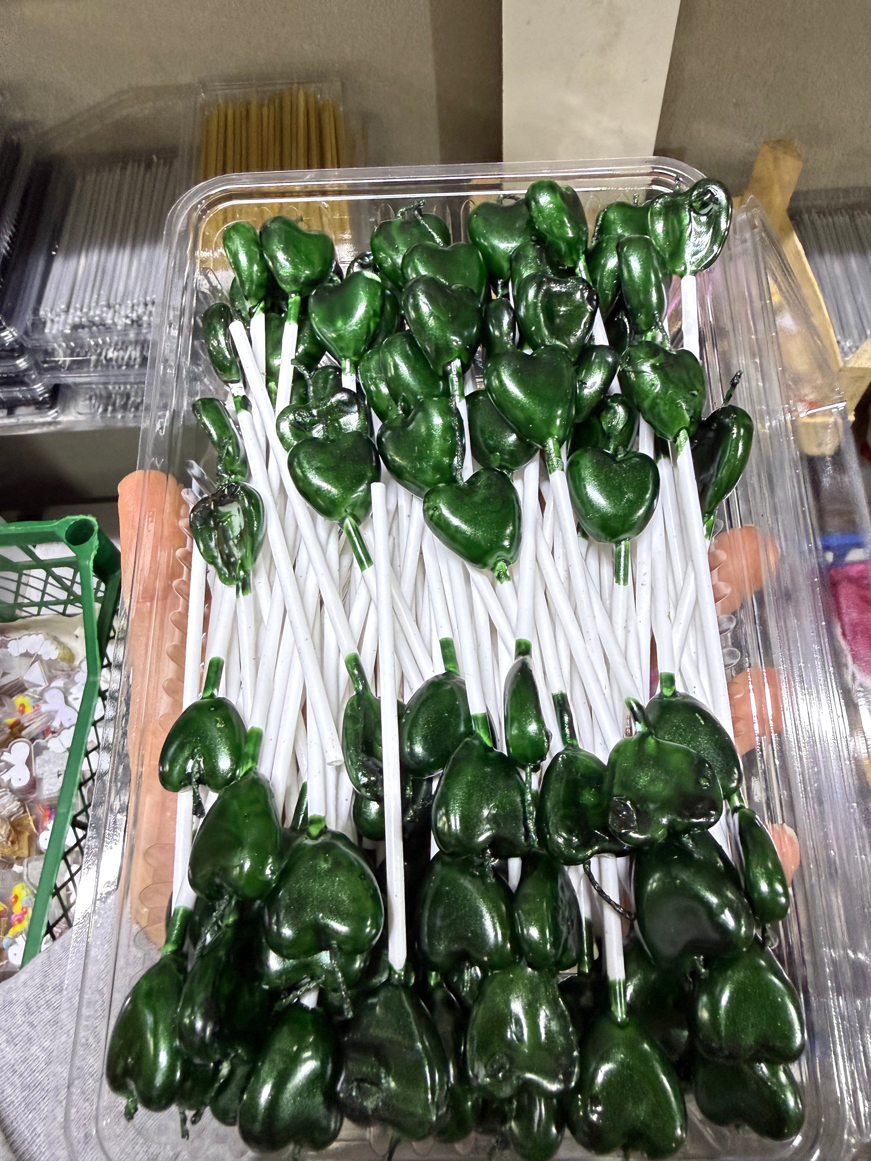 100-Pack: Metallic Green Heart Cake Candle Set – "Add the Nobility and Sparkle of Nature to Your Celebrations"