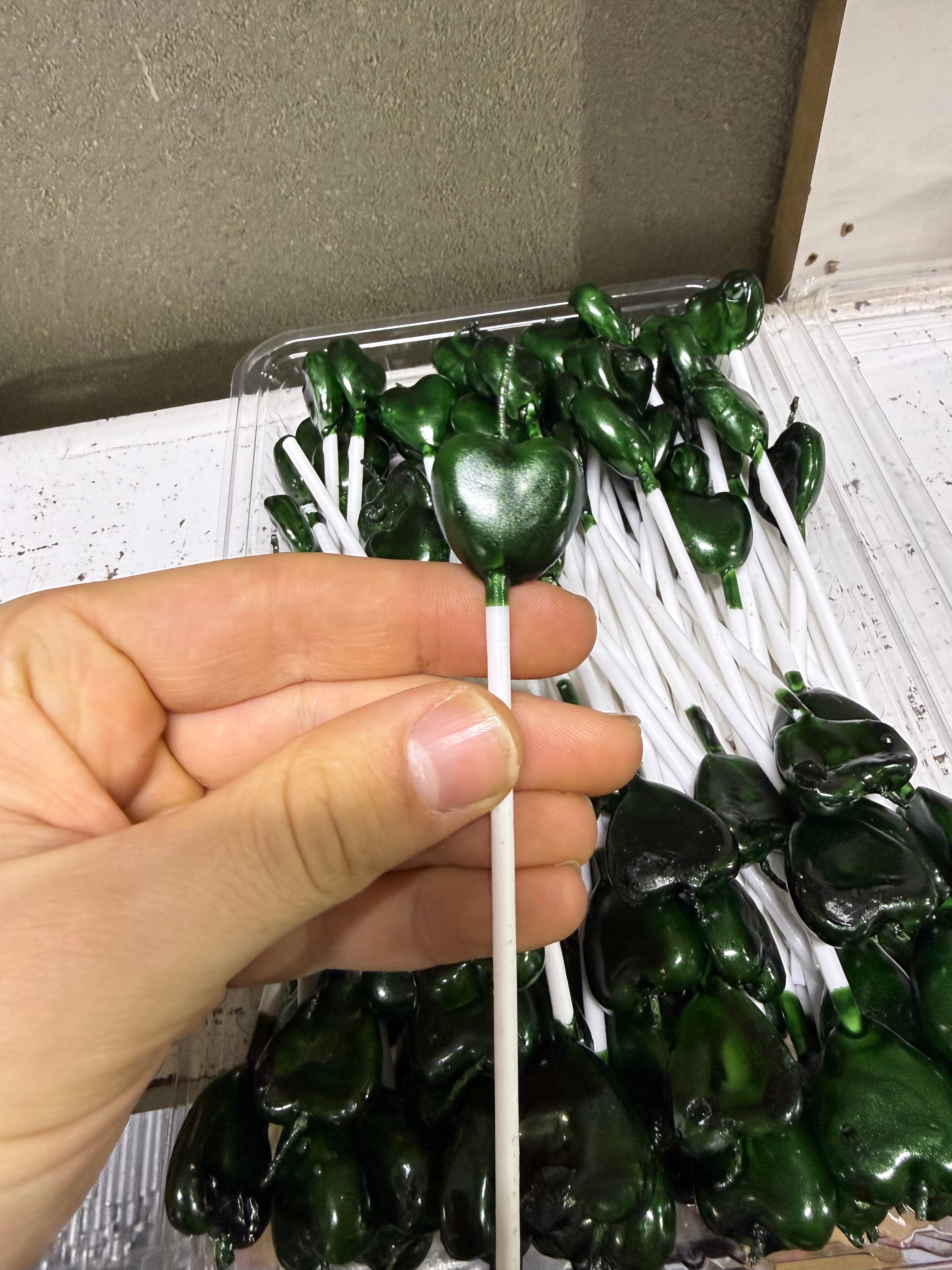 100-Pack: Metallic Green Heart Cake Candle Set – "Add the Nobility and Sparkle of Nature to Your Celebrations"