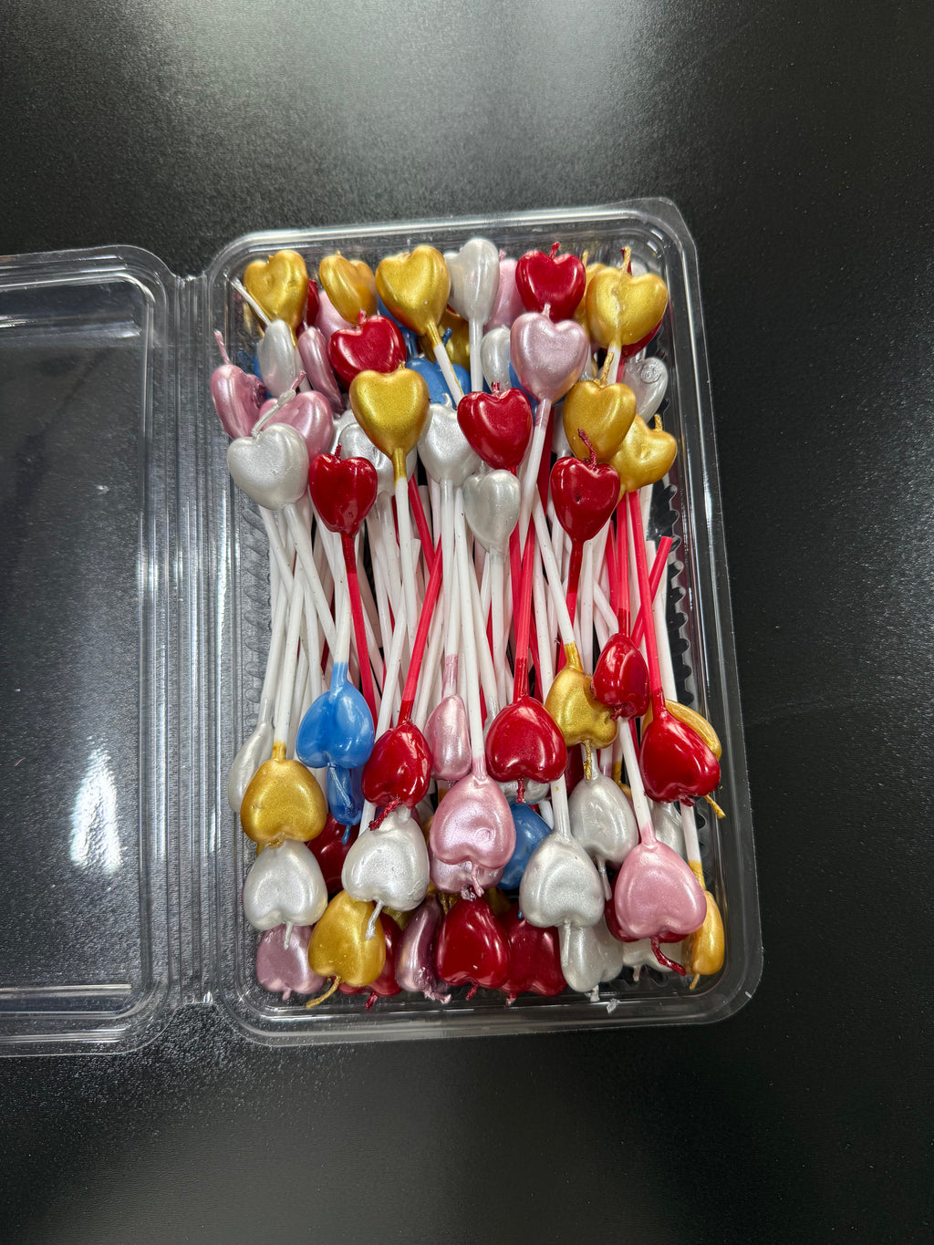 100’lü Paket: Karışık Metalik Kalpli Pasta Mumu Seti – "Kutlamalarınıza Rengarenk ve Işıltılı bir Sevgi Dokunuşu
