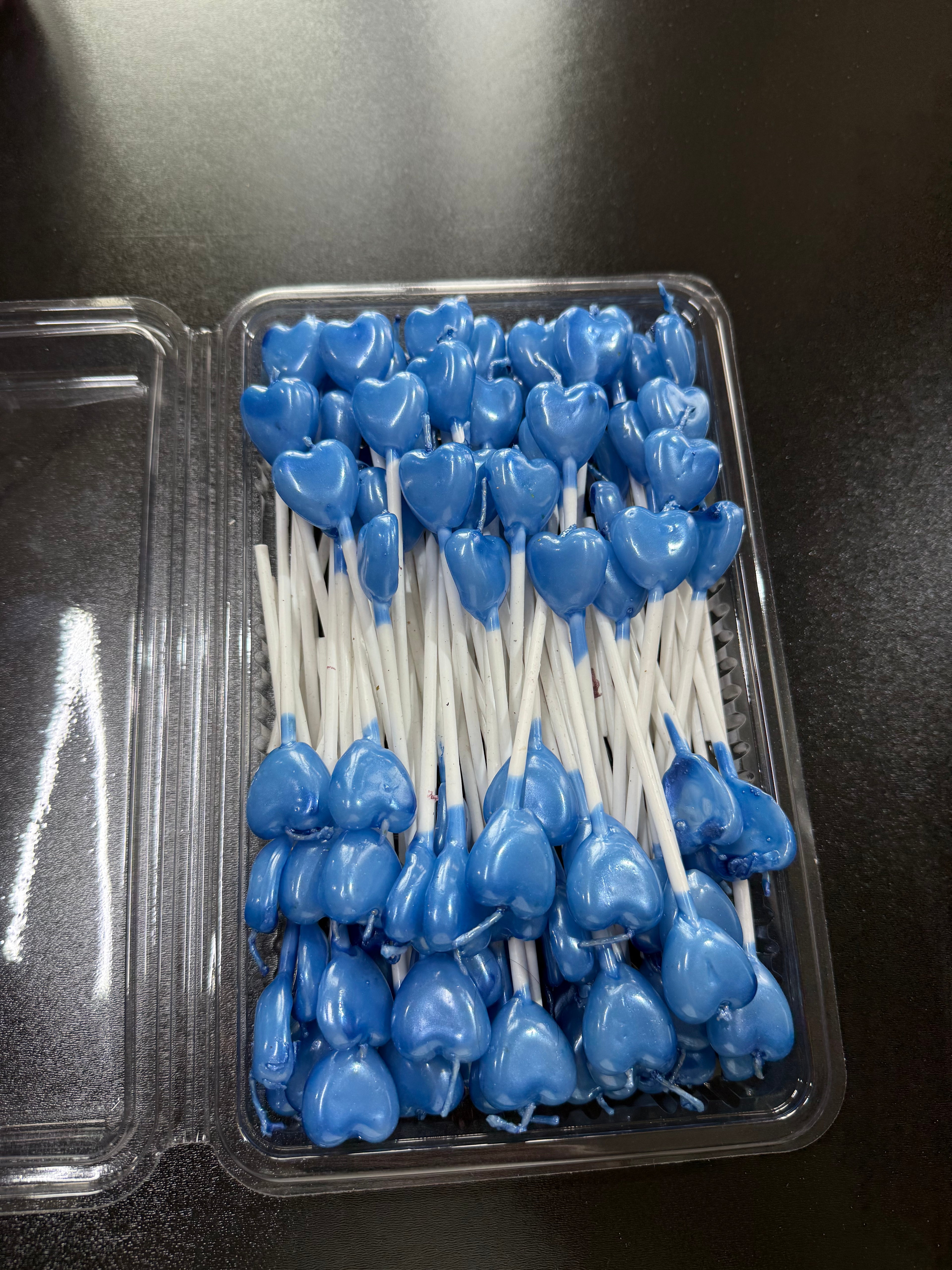 100’lü Paket: Mavi Kalpli Pasta Mumu Seti – "Kutlamalarınıza Sevgi Dolu ve Canlı Bir Dokunuş"
