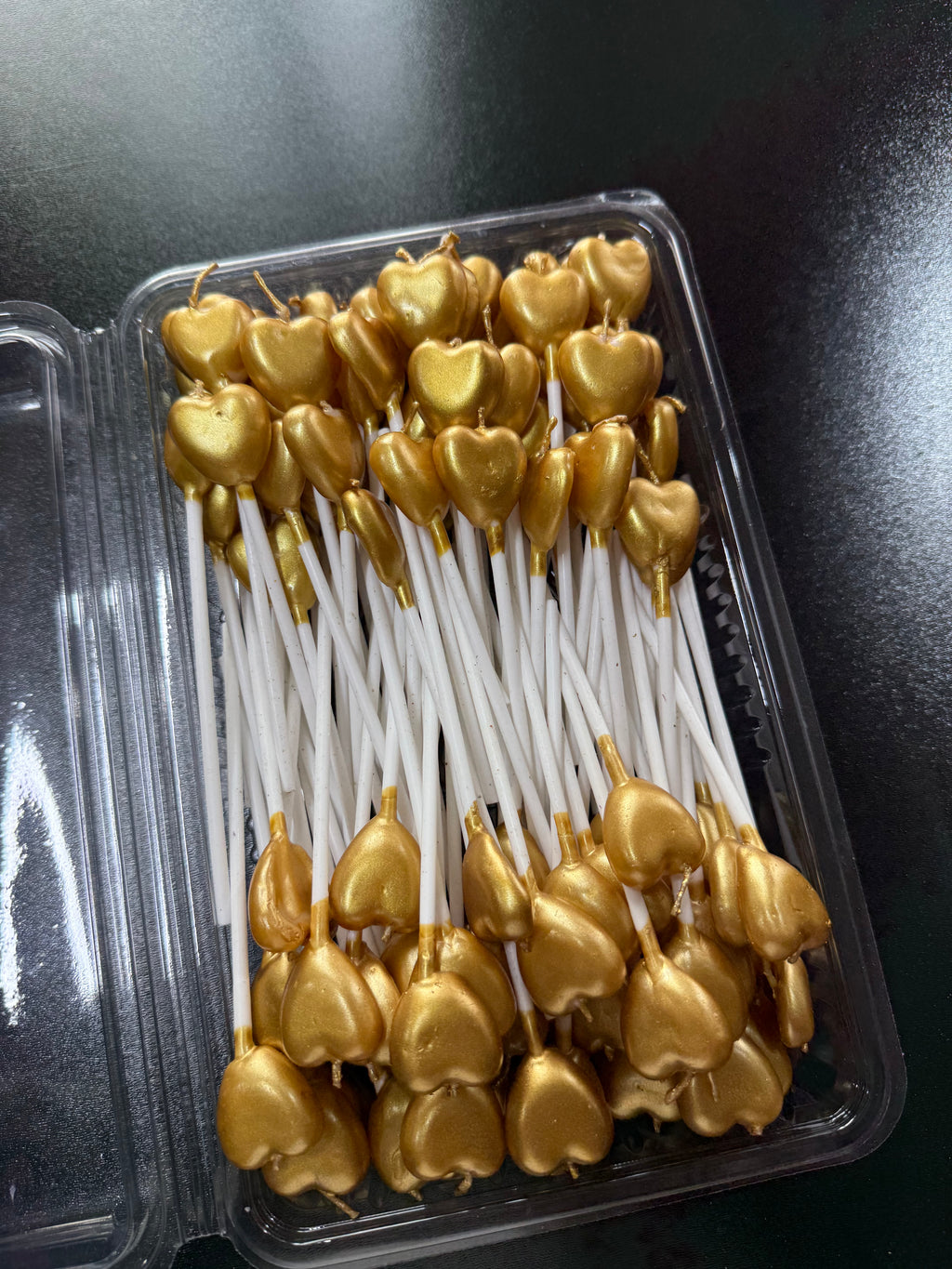 100’lü Paket: Altın Kalpli Pasta Mumu Seti – "Kutlamalarınıza Altın Işıltısında Bir Zarafet Katın"