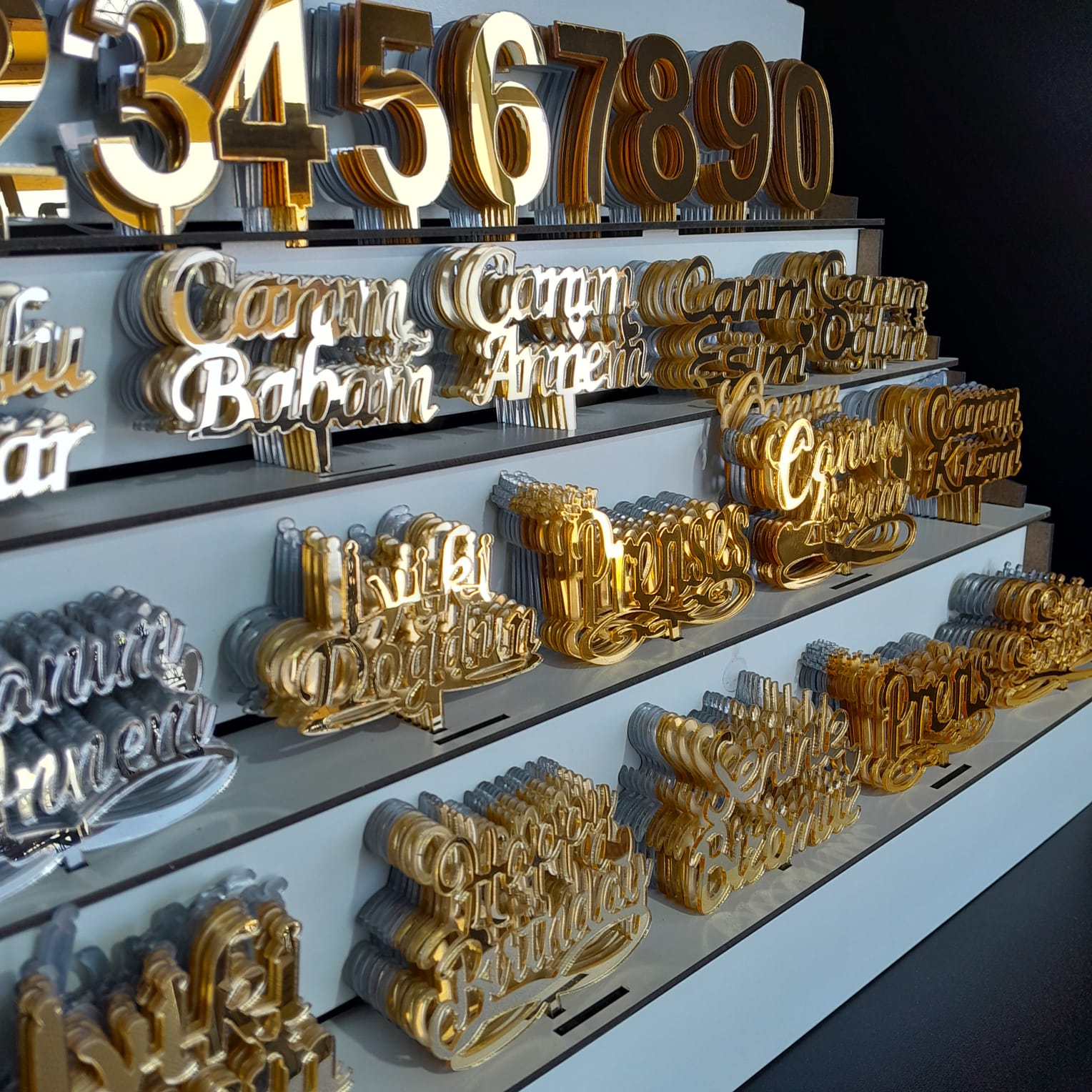 Pleksi Pasta Süsleri Seti – 150 Rakam, 100 Yazı, Altın & Gümüş Renk Standlı Tam Set