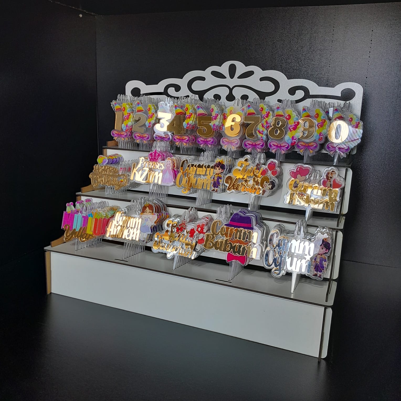 200 Adet Şeffaf Mumlu Pleksi Pasta Süsleri – Rakam ve Yazı Karışık Standlı Set