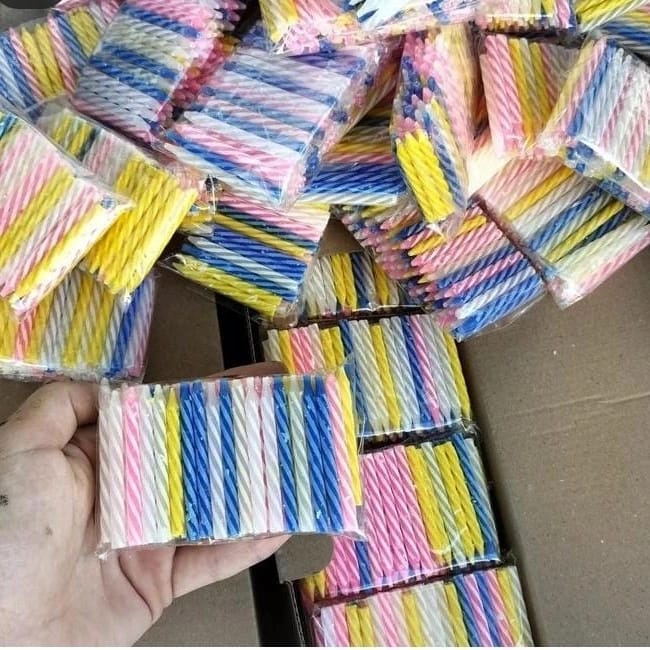 Renkli Çizgili Doğum Günü Pasta Mumu – Toptan Paket (Karışık Renkler)