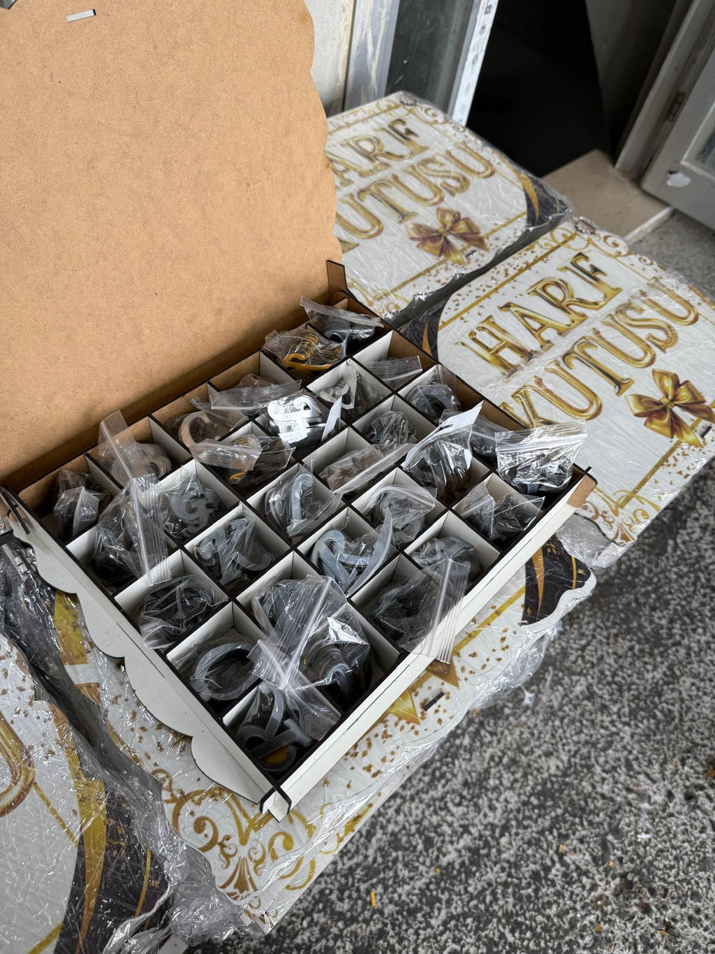 600 Adet Lüks Harf Kutusu – Hazır Stok Toptan Satış